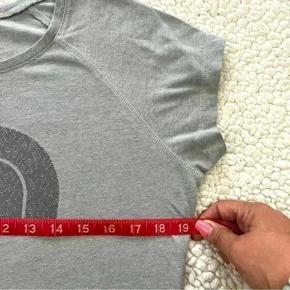 The North Face Gray Cotton Blend Scoop Neck Cap Sleeve High-Low Tee Size M - Picture 14 of 15